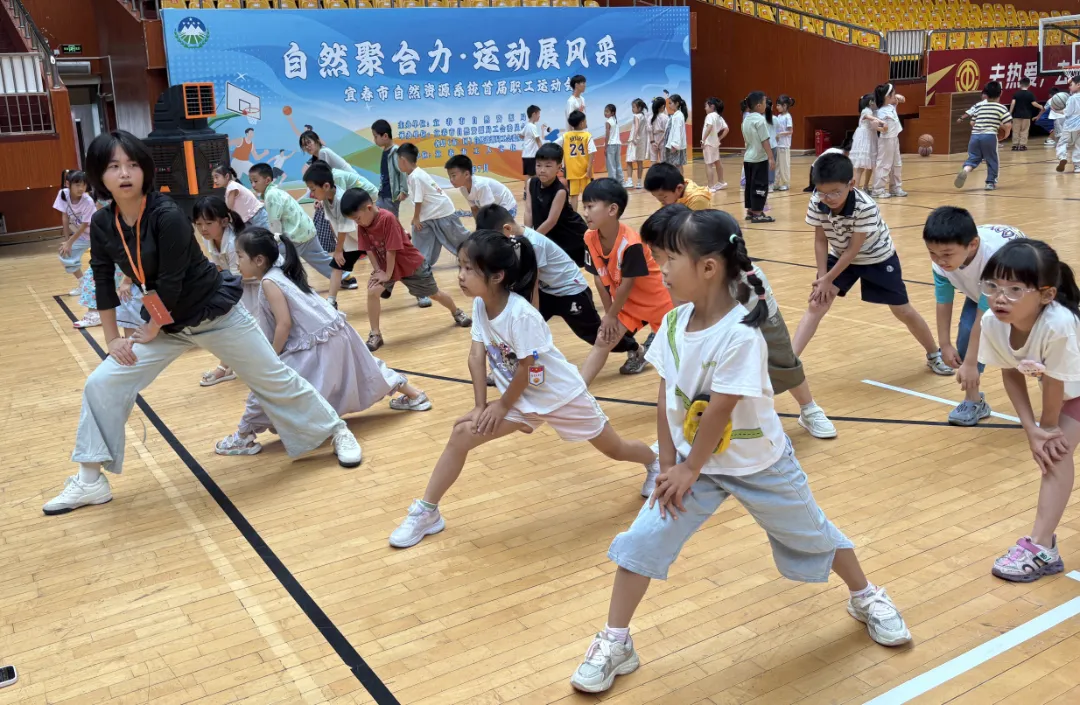 2.室内体育锻炼.jpg